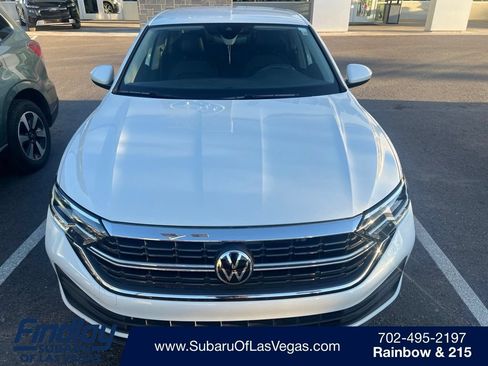Used 2022 Volkswagen Jetta SE FWD image 1