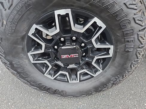 Used 2025 GMC Sierra 2500 AT4X image 43