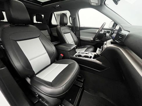 Used 2023 Ford Explorer XLT w/ Equipment Group 202A image 35