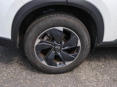 Used 2025 Nissan Rogue SV AWD/4WD image 17