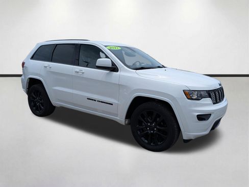 Used 2017 Jeep Grand Cherokee Altitude AWD/4WD image 2
