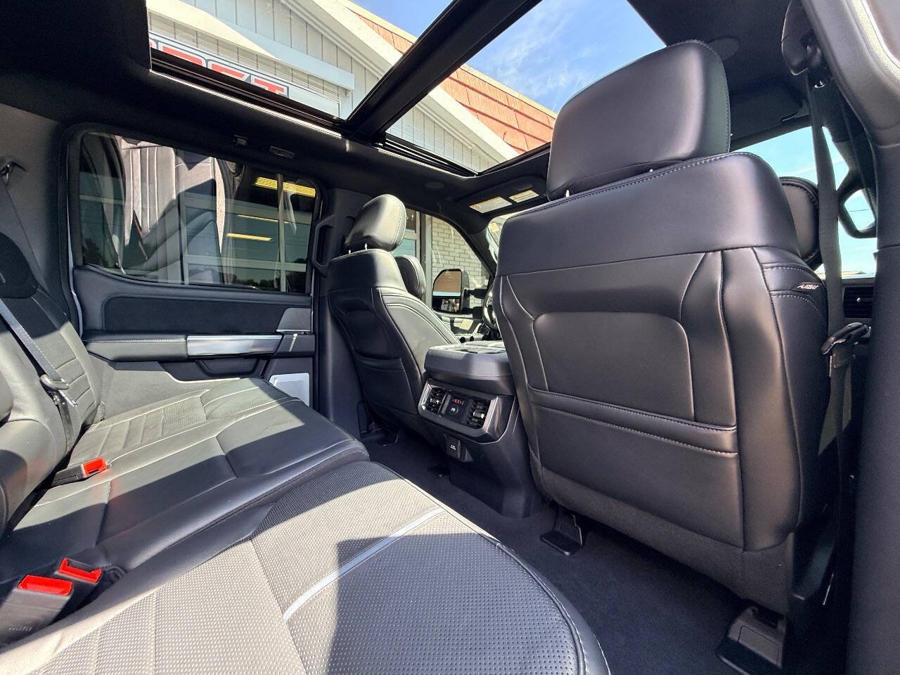 Used 2025 Ford F350 Platinum w/ FX4 Off-Road Package AWD/4WD image 40