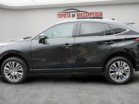 Used 2023 Toyota Venza Limited image 2