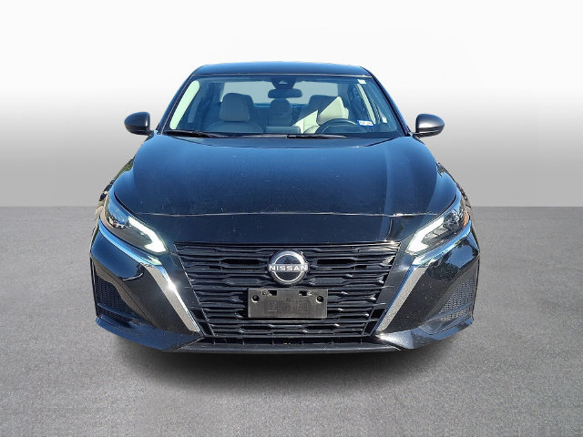 Used 2025 Nissan Altima 2.5 SV FWD image 2
