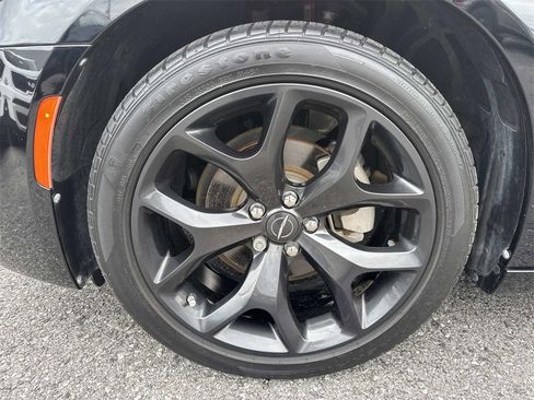 Used 2022 Chrysler 300 Touring w/ Sport Appearance Package image 17