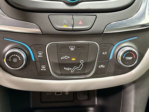 Used 2023 Chevrolet Equinox LT image 30