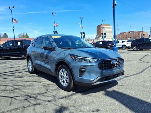 Used 2023 Ford Escape Active image 3