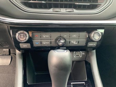 New 2026 Jeep Compass Latitude image 33