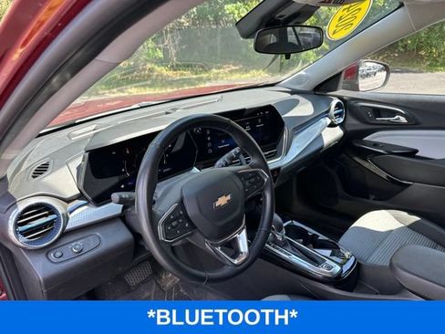 Used 2024 Chevrolet Trax LT w/ Driver Confidence Package FWD image 6