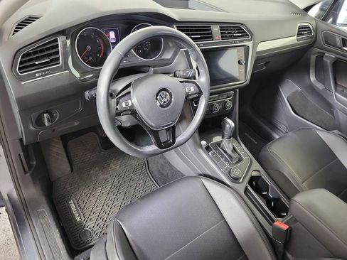 Used 2020 Volkswagen Tiguan SE w/ Panoramic Sunroof Package AWD/4WD image 11