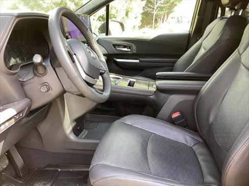 Certified 2025 Toyota Sienna Platinum AWD/4WD image 4