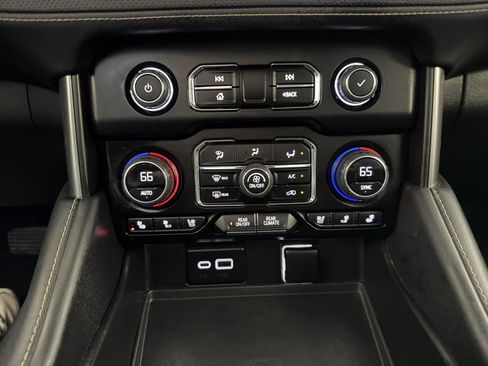 Used 2023 Chevrolet Suburban Premier image 14