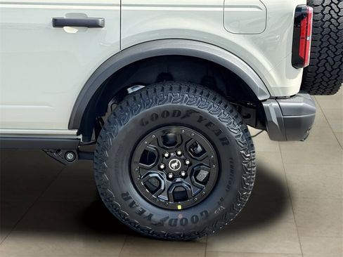 New 2025 Ford Bronco Badlands image 41