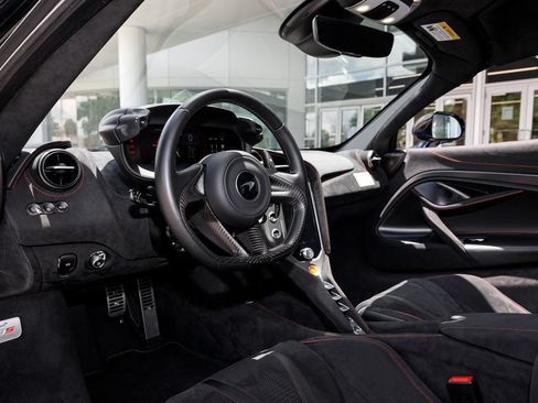 Used 2025 McLaren 750S RWD image 50