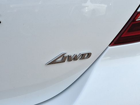 Used 2023 Genesis G70 2.0T image 32