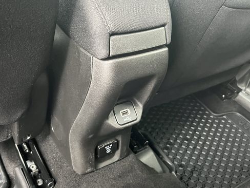 Used 2021 Jeep Renegade Latitude w/ Convenience Group AWD/4WD image 18