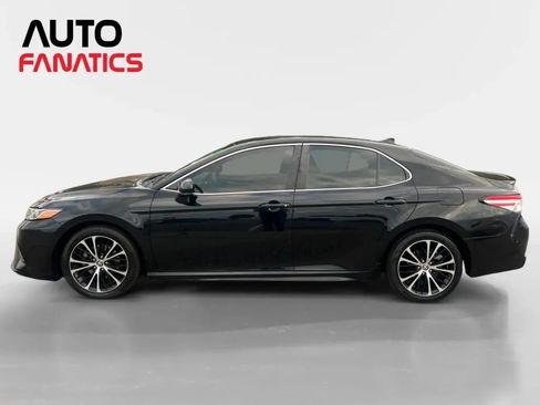 Used 2020 Toyota Camry SE FWD image 2