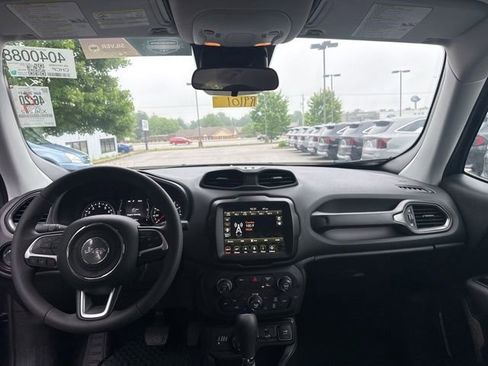 Used 2023 Jeep Renegade Latitude AWD/4WD image 26