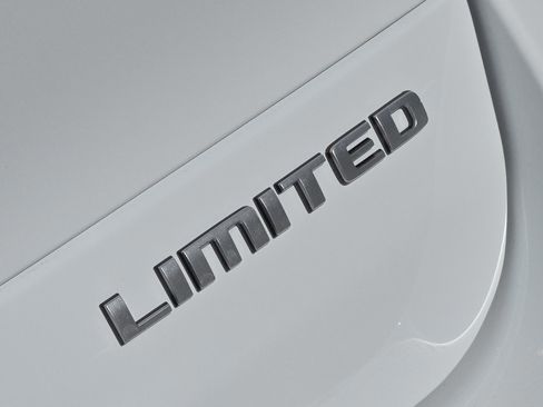 New 2025 Jeep Grand Cherokee L Limited w/ Luxury Tech Group II image 9