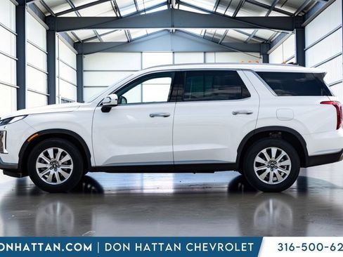 Used 2024 Hyundai Palisade SEL FWD image 2
