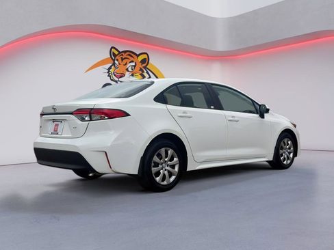 Used 2026 Toyota Corolla LE image 5