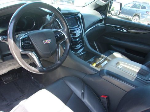 Used 2020 Cadillac Escalade Platinum AWD/4WD image 10