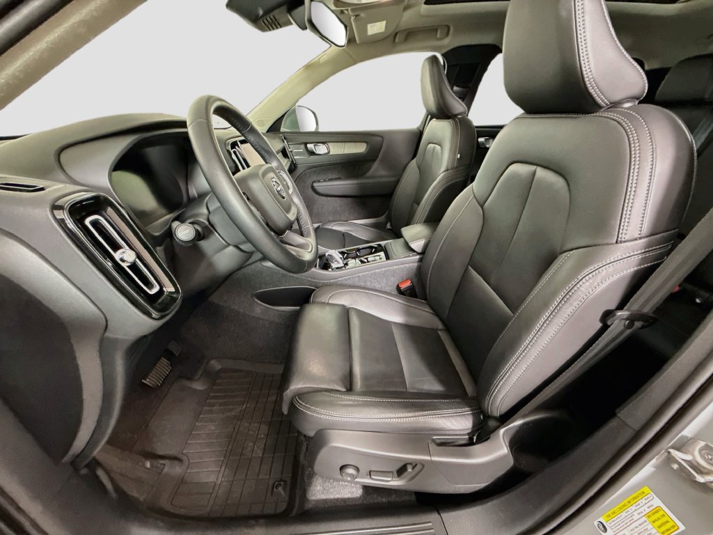 Used 2025 Volvo XC40 B5 Plus w/ Climate Package AWD/4WD image 21
