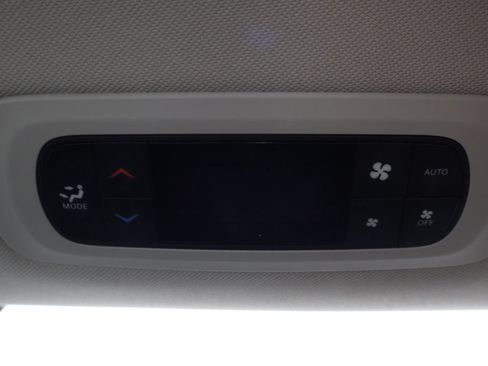 Used 2024 Chrysler Pacifica Limited FWD image 55