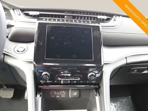 New 2025 Jeep Grand Cherokee L Laredo AWD/4WD image 22