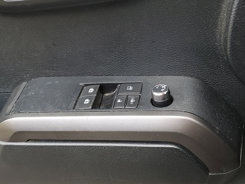 Used 2016 Toyota Tacoma TRD Sport image 24