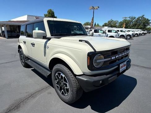 New 2026 Ford Bronco Outer Banks AWD/4WD image 2