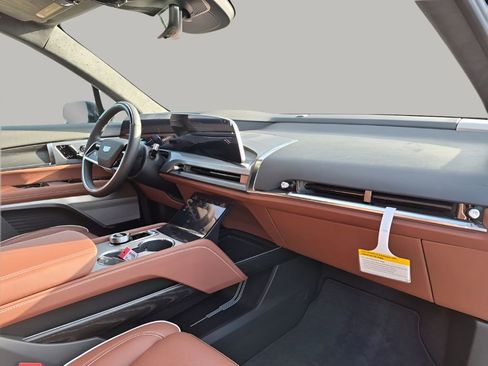 New 2026 Cadillac Vistiq Premium Luxury w/ LPO, Floor Liner Package AWD/4WD image 14