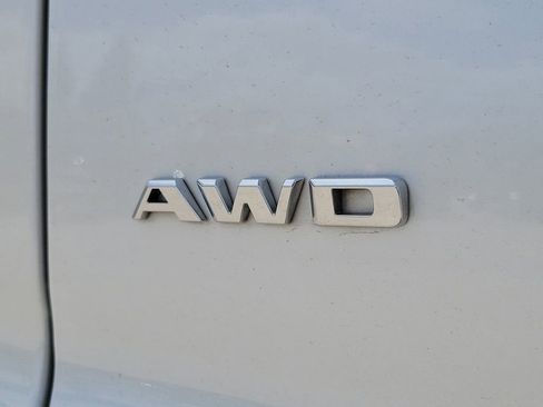 Certified 2023 Cadillac XT4 Luxury w/ Cold Weather Package AWD/4WD image 6