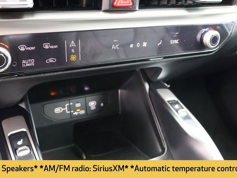 Used 2025 Kia Sorento S image 8