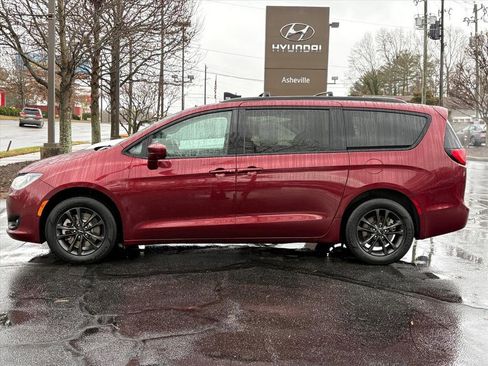 Used 2020 Chrysler Pacifica Touring-L w/ Advanced Safetytec Group image 3