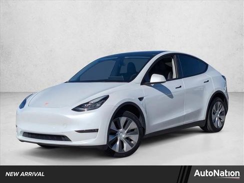 Used 2022 Tesla Model Y Long Range image 1