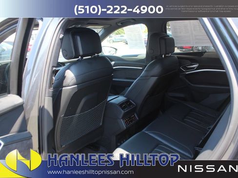 Used 2019 Audi e-tron Prestige w/ Prestige Package AWD/4WD image 18