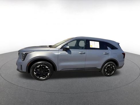 Used 2024 Kia Sorento S image 8
