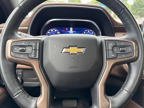 Used 2023 Chevrolet Suburban High Country w/ Premium Package 2 AWD/4WD image 9