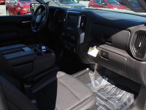 Used 2025 Chevrolet Silverado 1500 W/T w/ Trailering Package AWD/4WD image 17