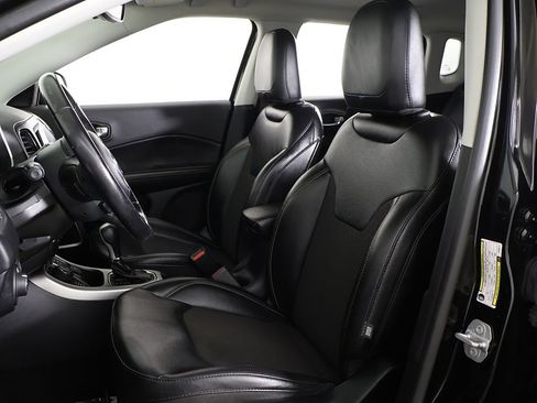 Used 2019 Jeep Compass Latitude AWD/4WD image 27