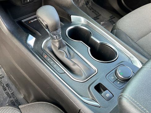 Used 2023 Chevrolet Traverse LT image 16