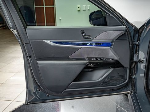 Used 2024 BMW i7 eDrive50 w/ M Sport Package RWD image 21