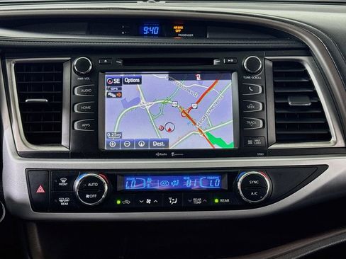 Used 2015 Toyota Highlander XLE AWD/4WD image 13