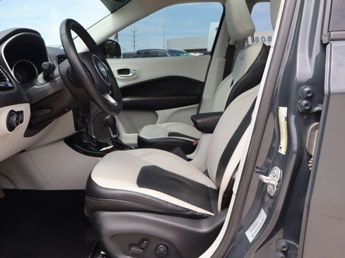 Used 2017 Jeep Compass Limited w/ Navigation Group AWD/4WD image 9
