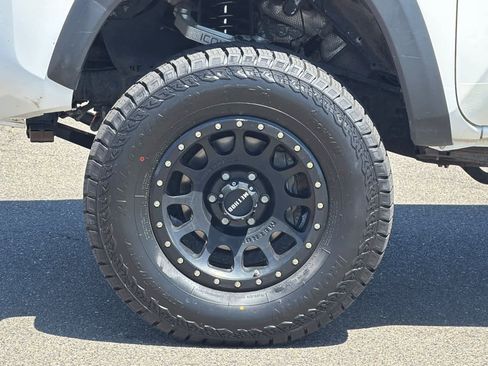 Used 2019 Toyota Tacoma TRD Off-Road w/ TRD Premium Off Road Package AWD/4WD image 31