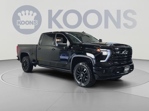 Used 2026 Chevrolet Silverado 2500 High Country w/ Midnight Edition AWD/4WD image 2