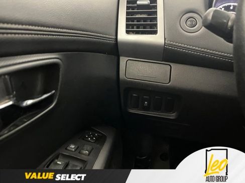Used 2012 Mitsubishi Outlander SE AWD/4WD image 24