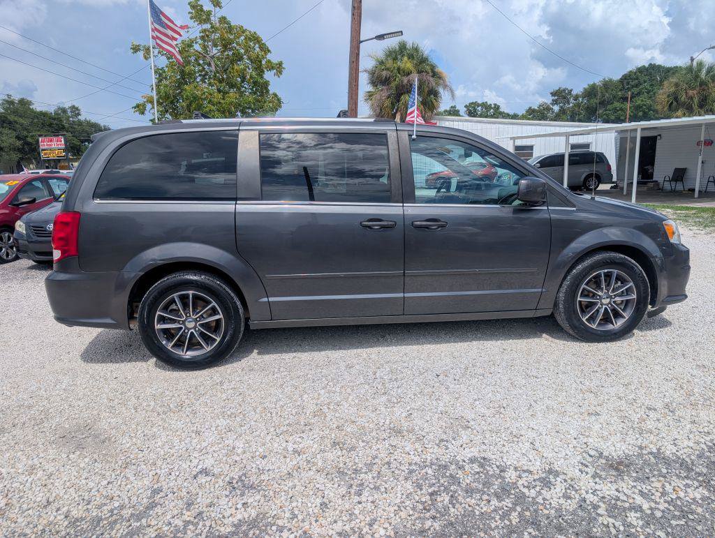 Used 2017 Dodge Grand Caravan SXT FWD image 8