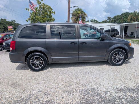 Used 2017 Dodge Grand Caravan SXT FWD image 8